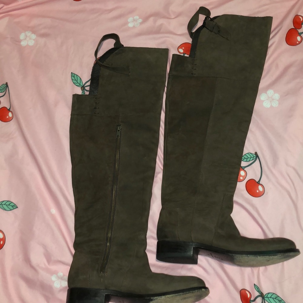 Knee high suede boots🤎